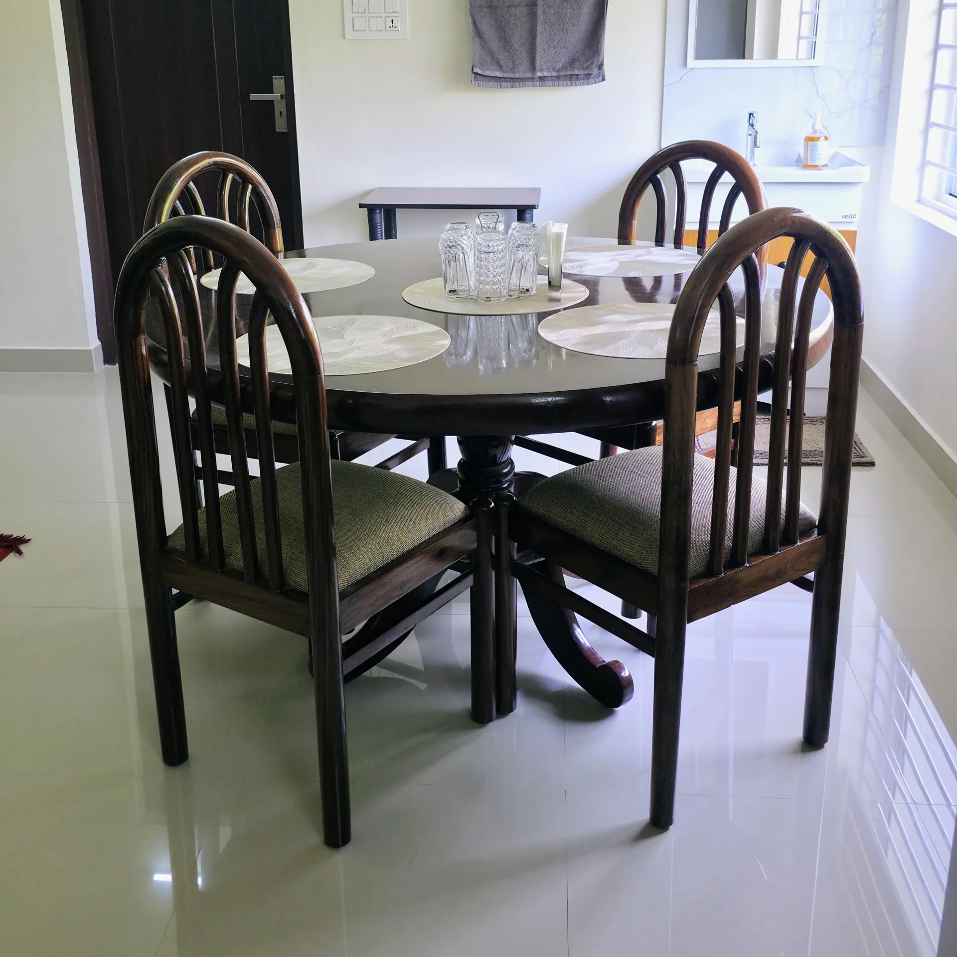 6-Seat Family Dining