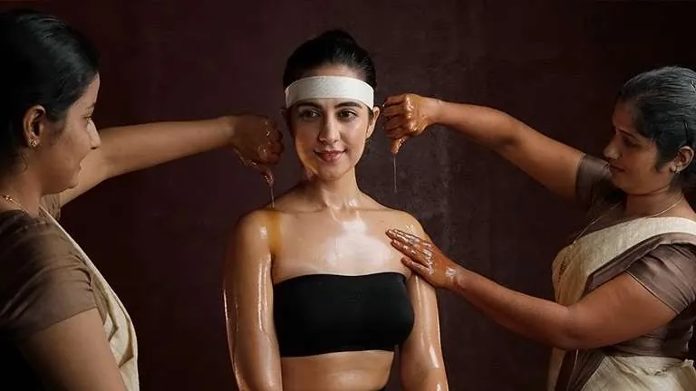 Pizhichil Aristocratic Herbal Oil Bath Therapy in Kerala